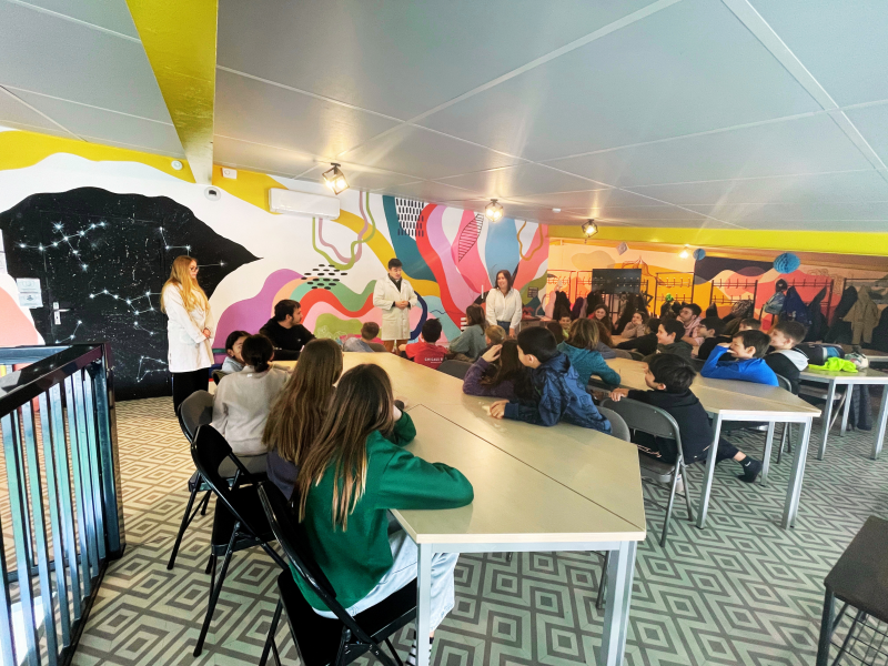 Crazyschool peut accueillir jusqu'à 80 personnes pour manger ou prendre le goûter entre deux parcours.